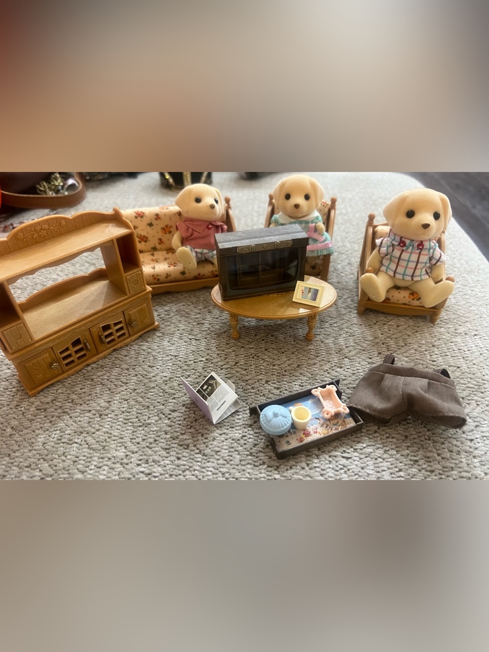 Calico Critters Sylvanian Families Yellow Labrador Dog Family & Living Room Lot